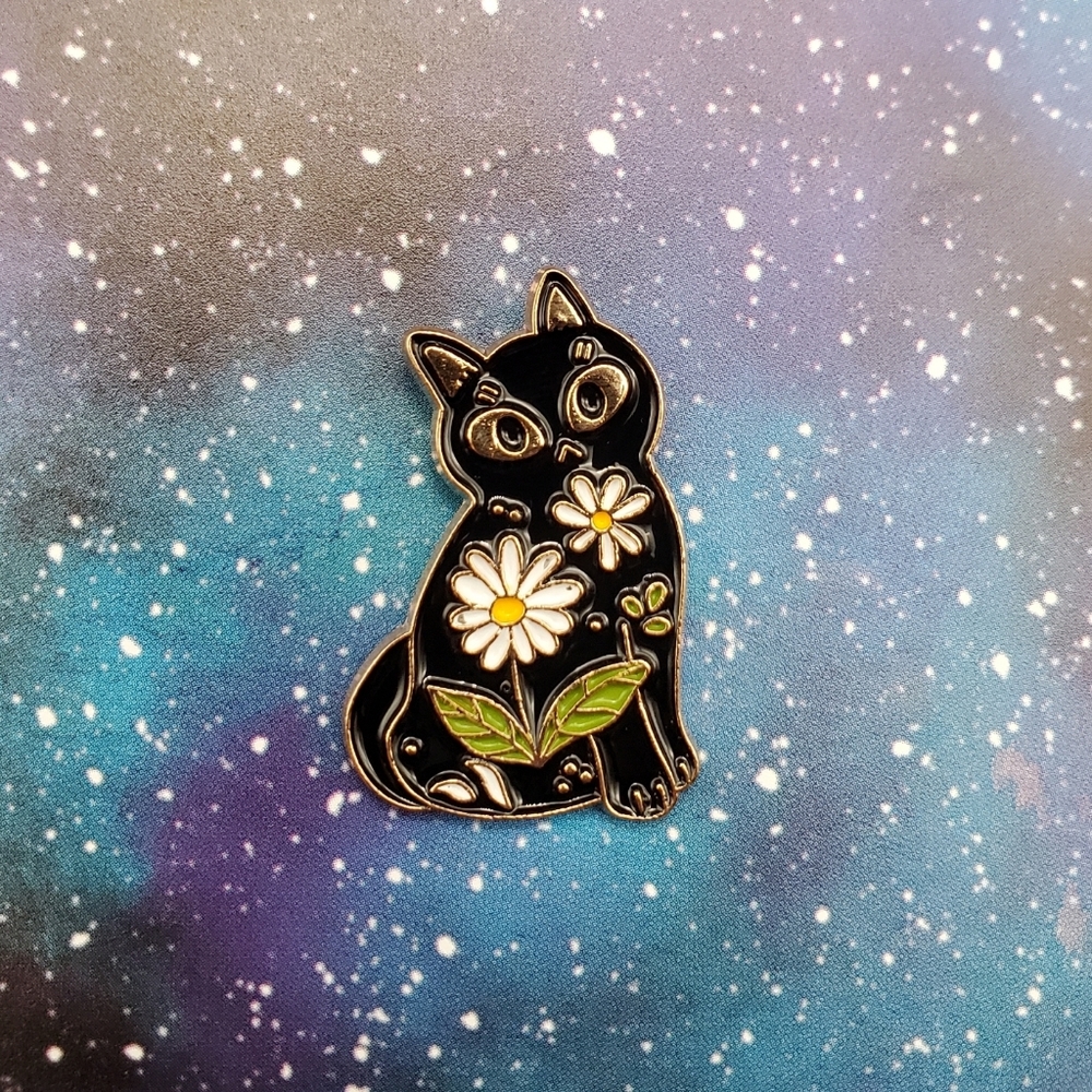 Black Cat & Daisies Enamel Pin